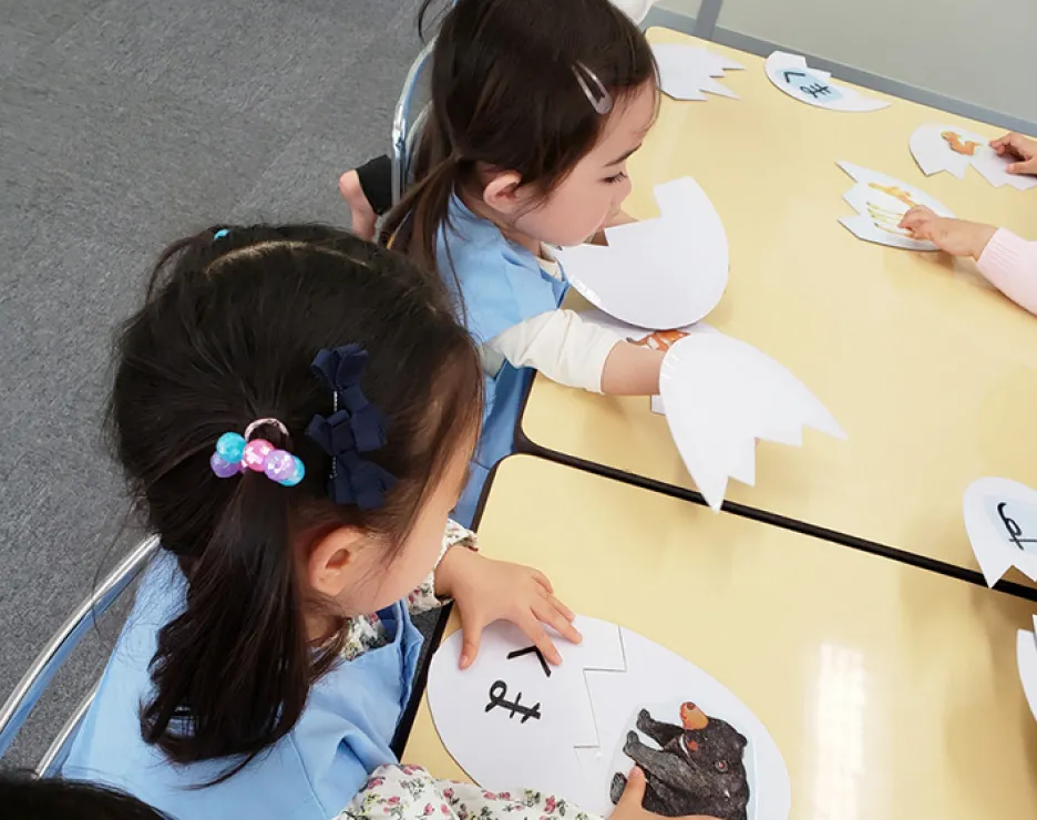 コースを受けている幼児の様子
